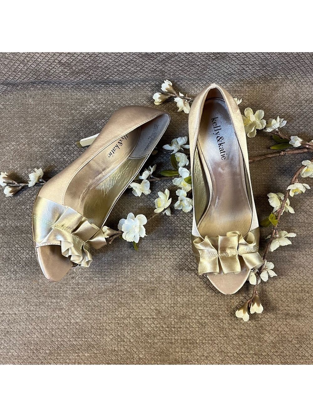 Kelly & Katie Ivory Satin Upper Leather Sole Special Event Heels sz 7.5 like new